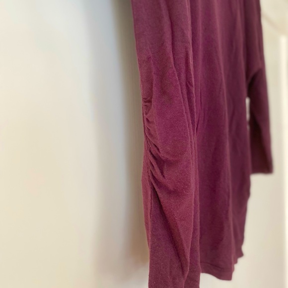 Old Navy - maternity top - Picture 3 of 8